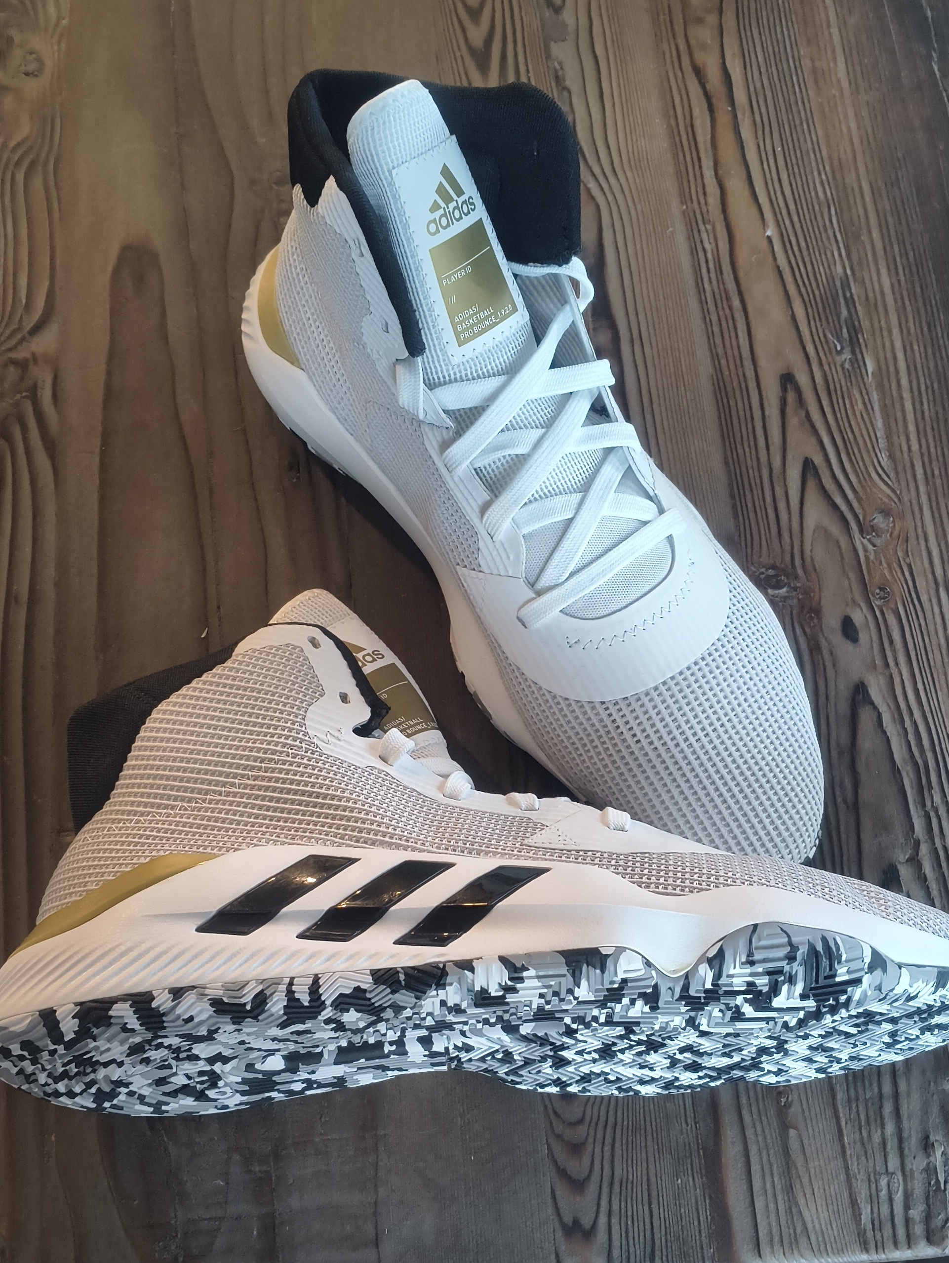 Adidas Men’s White/Gold/Black Basketball Pro Bounce_ 1.9.2.0